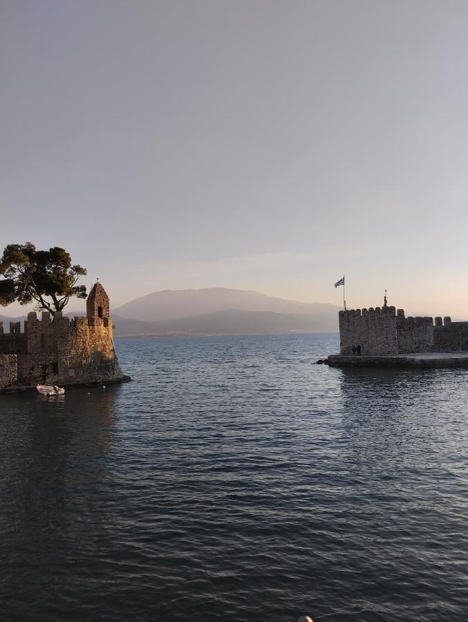 Apartament Πέτρινο Στη Θάλασσα Nafpaktos Zewnętrze zdjęcie