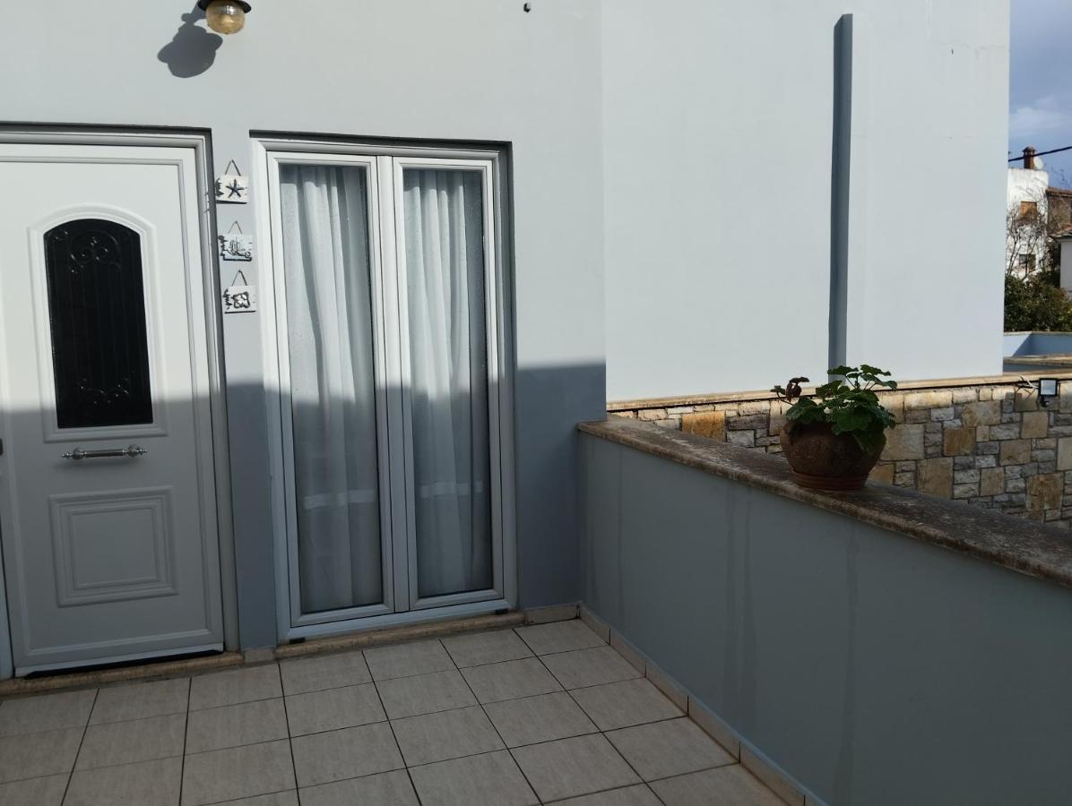 Apartament Πέτρινο Στη Θάλασσα Nafpaktos Zewnętrze zdjęcie