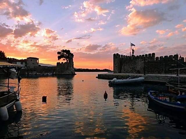 Apartament Πέτρινο Στη Θάλασσα Nafpaktos Zewnętrze zdjęcie