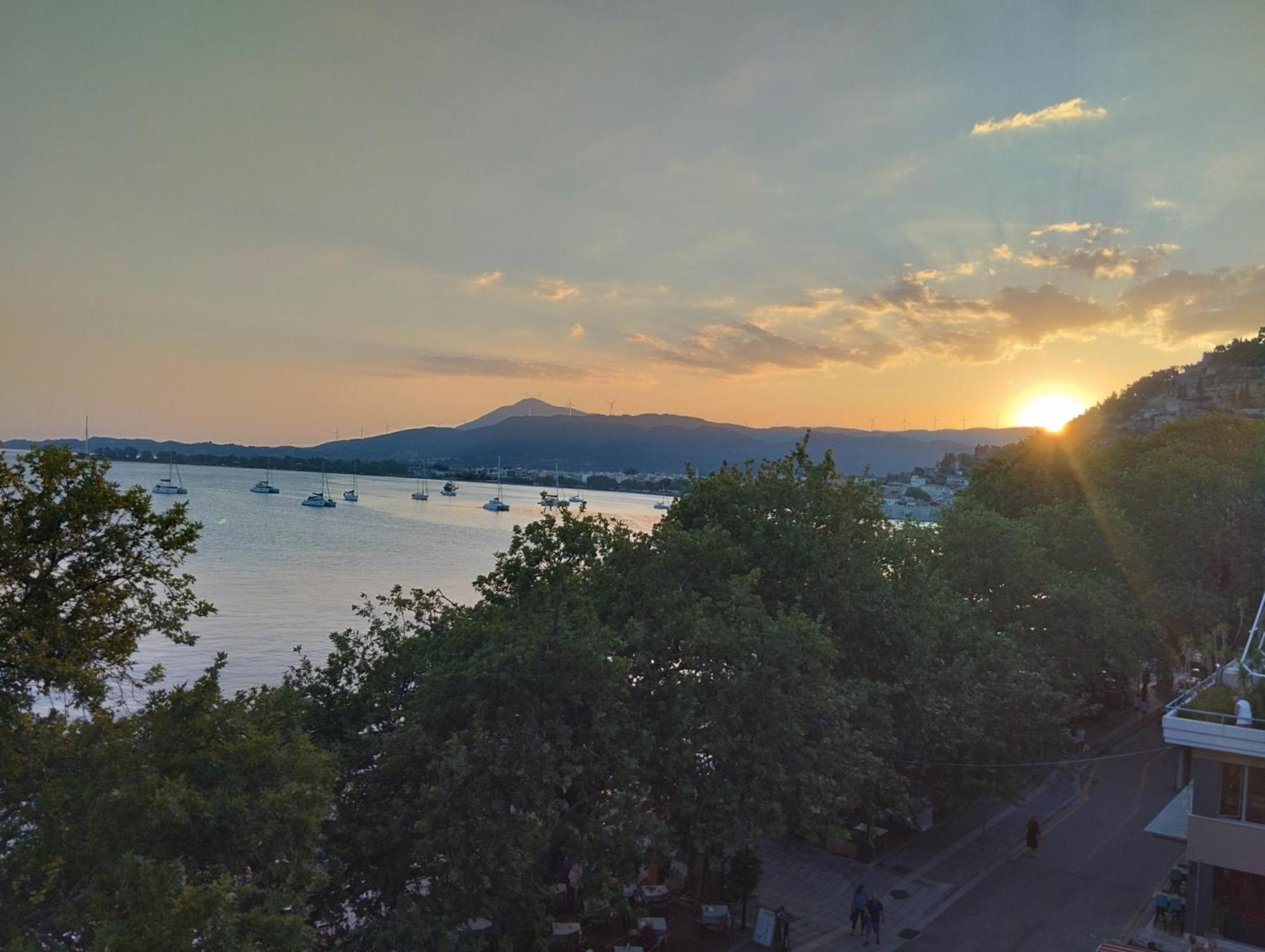 Apartament Πέτρινο Στη Θάλασσα Nafpaktos Zewnętrze zdjęcie