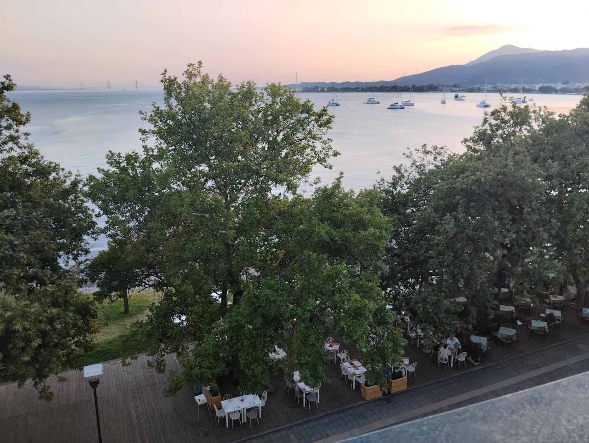 Apartament Πέτρινο Στη Θάλασσα Nafpaktos Zewnętrze zdjęcie